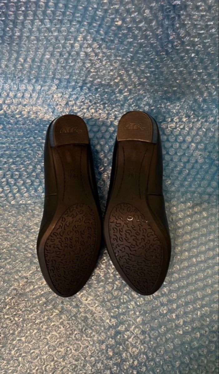 "Ara" Escarpins classiques noirs sur petits talons bottiers stables pour femmes - photo numéro 10