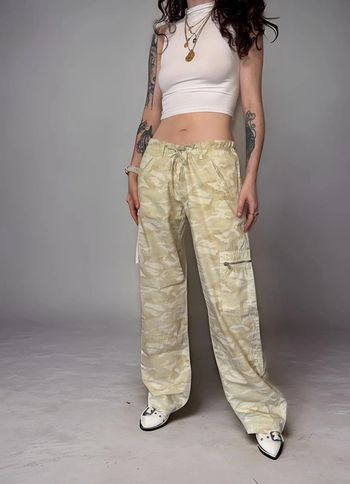 Pantalon cargo militaire camouflage vintage jambes larges taille basse