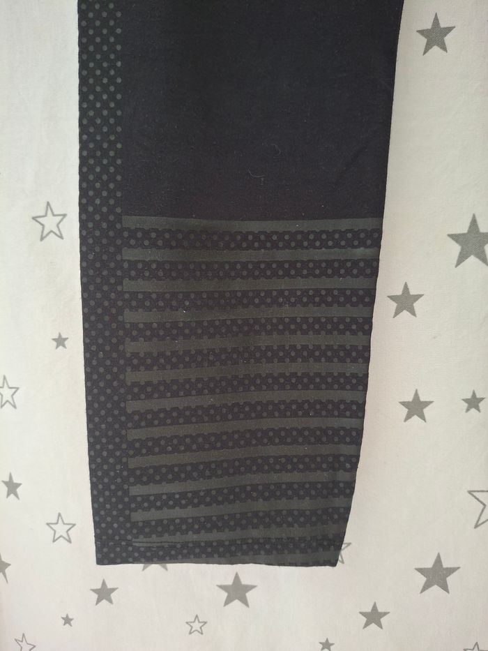 Pantalon sport taille élastique 12 ans Décathlon 
Très bon état ni trous ni tache - photo numéro 3