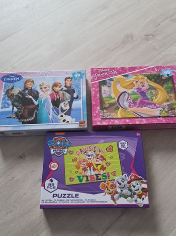 Lot de 3 pulls disney neuf et tbe