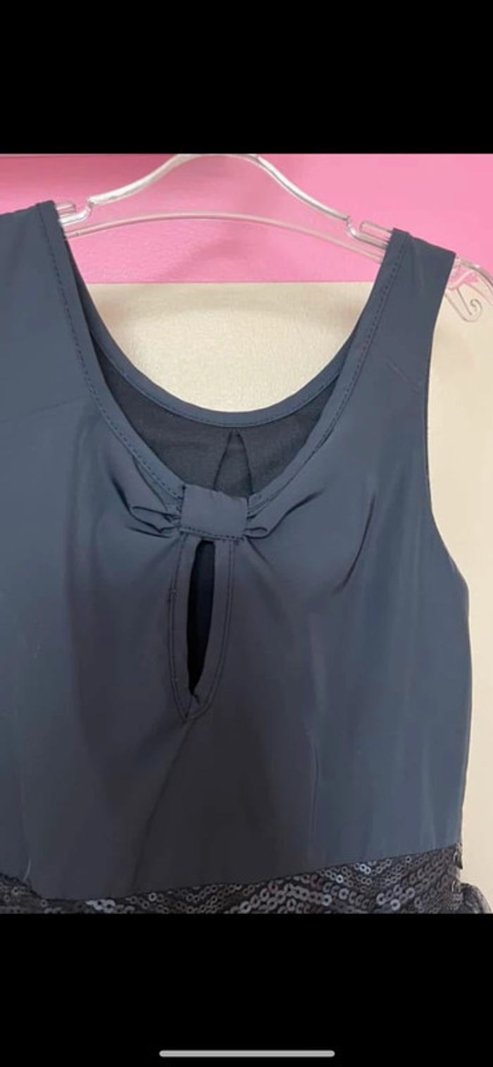 Robe tape à l’œil fête , neuve sans étiquette tulles sequins pailettes - photo numéro 4