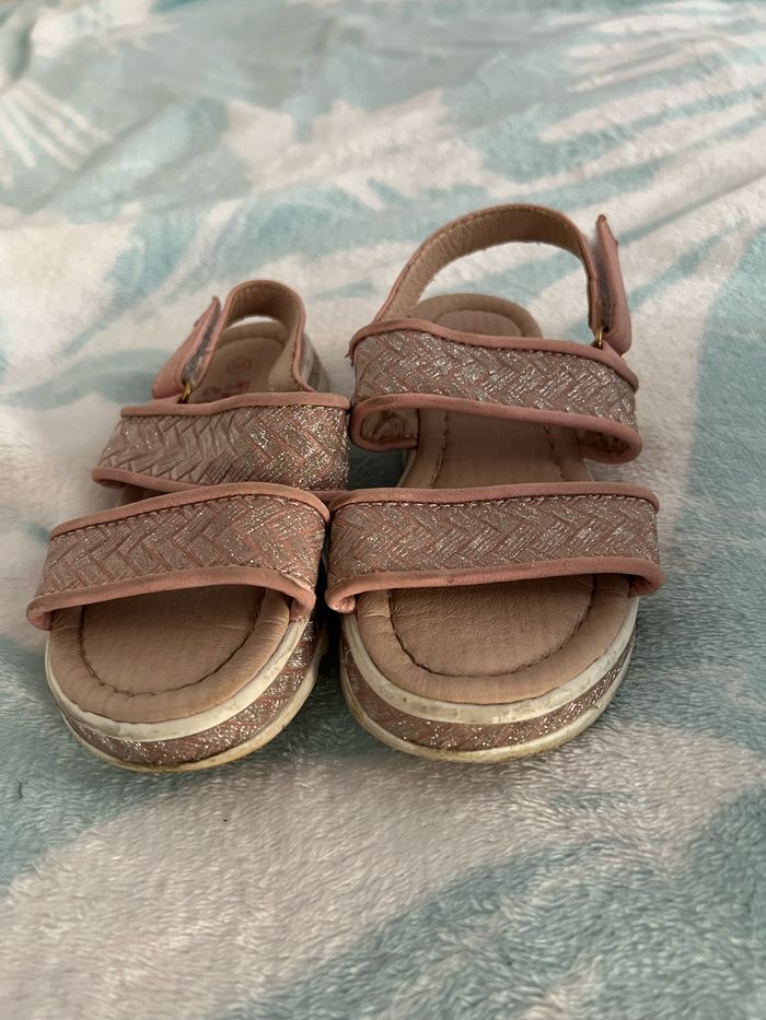 Sandal