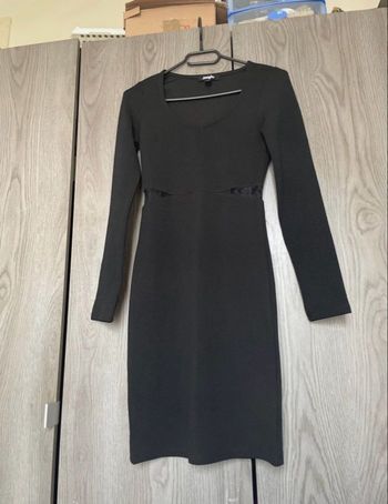 Robe noir avec dentelle