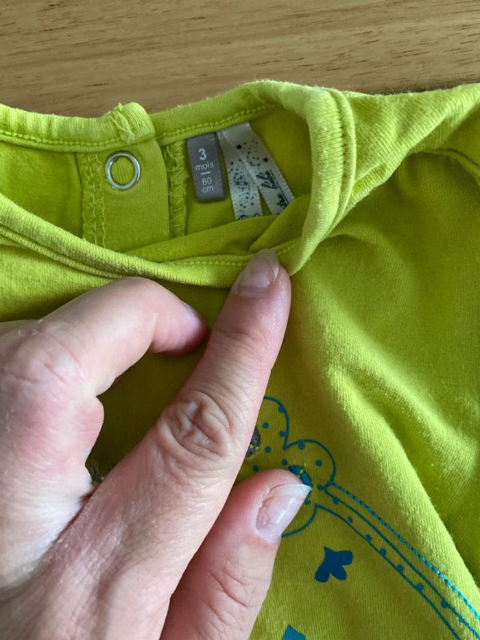Lot de gilets et un t-shirt - photo numéro 12