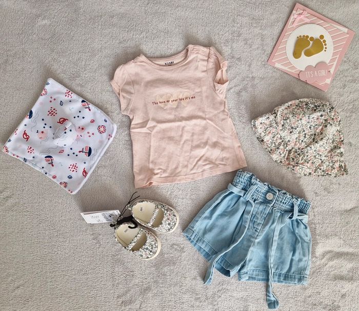 Ensemble 6M été fille kiabi (neuf) :
T-shirt + short + chapeau + chaussures