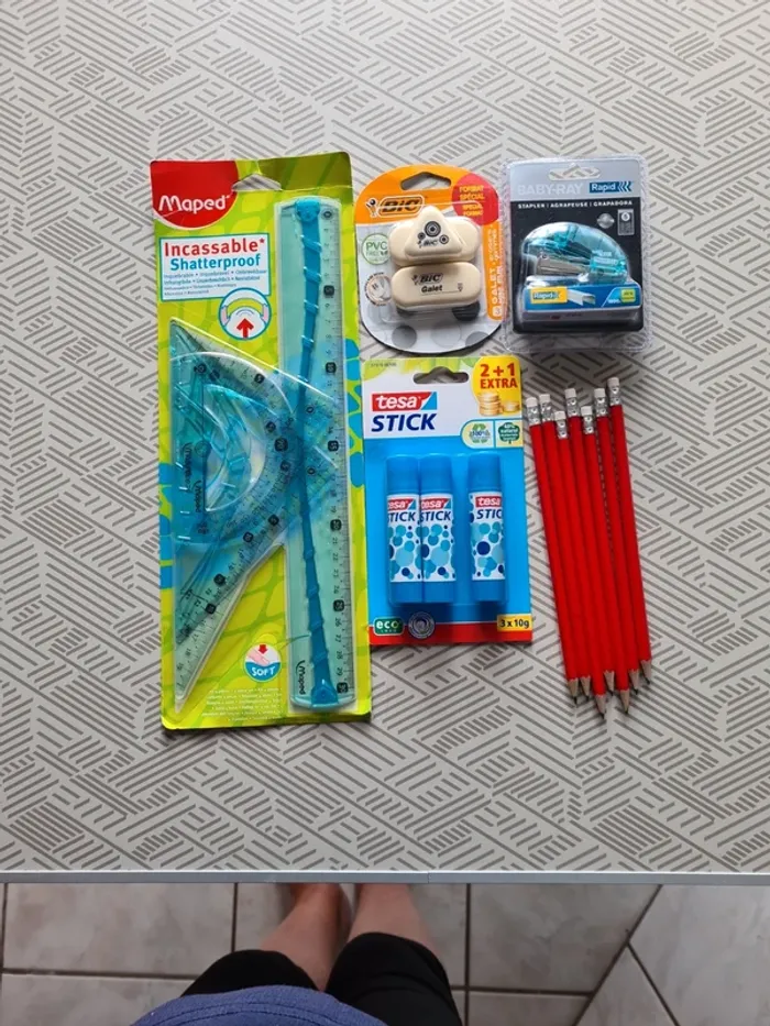Fournitures scolaire le lot