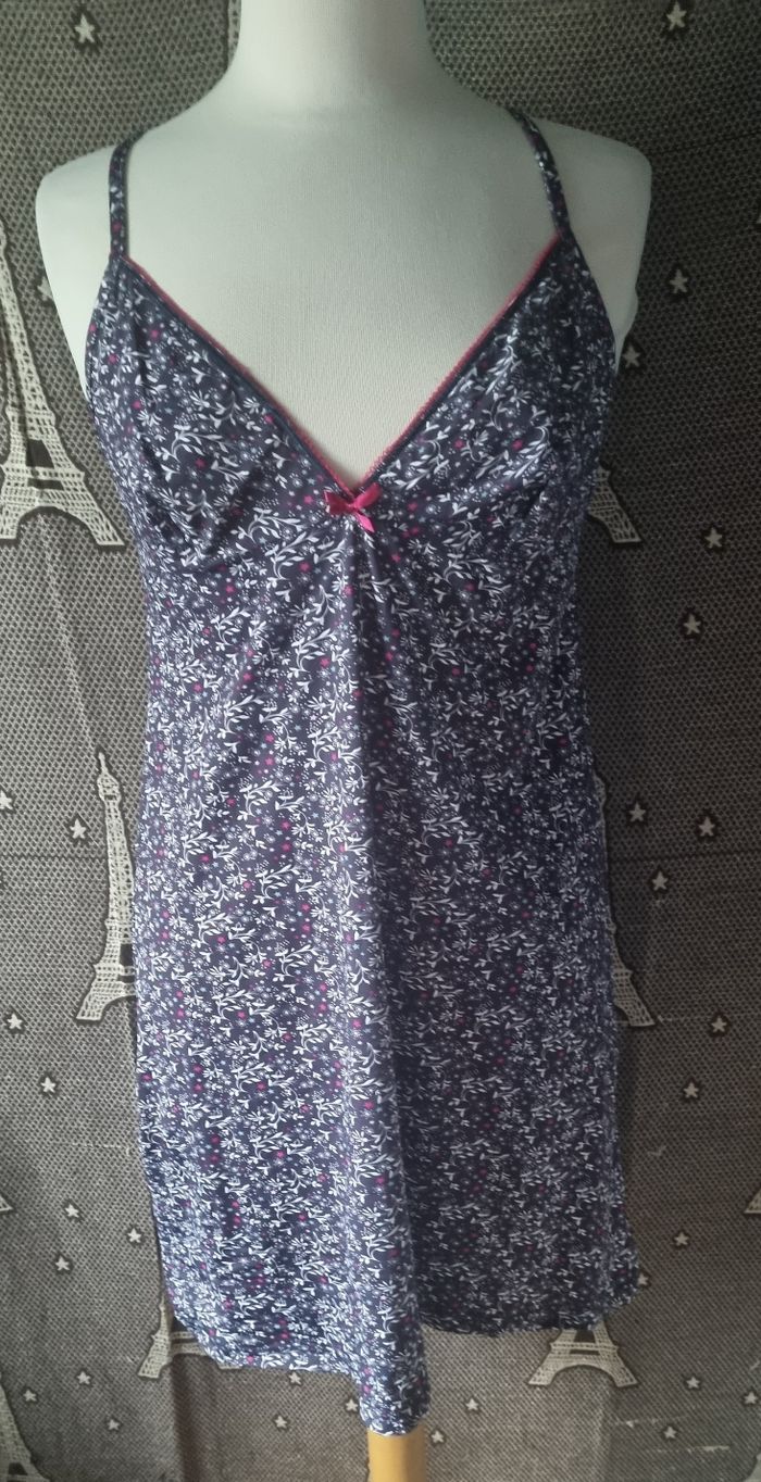 Nuisette violette à motifs taille 38-42