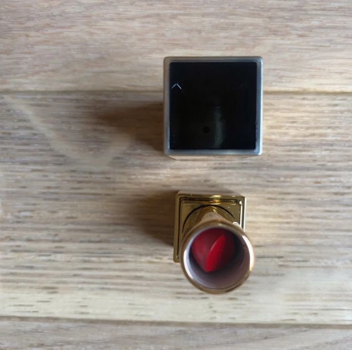 Petit rouge à lèvres Yves Saint Laurent - photo numéro 4