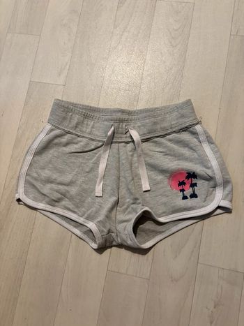 Short gris 6/7 ans Young dimension très bon état