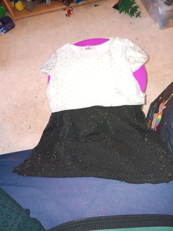 Robe brillante 24 mois ptit môme petites tirailles  pas de vinted go