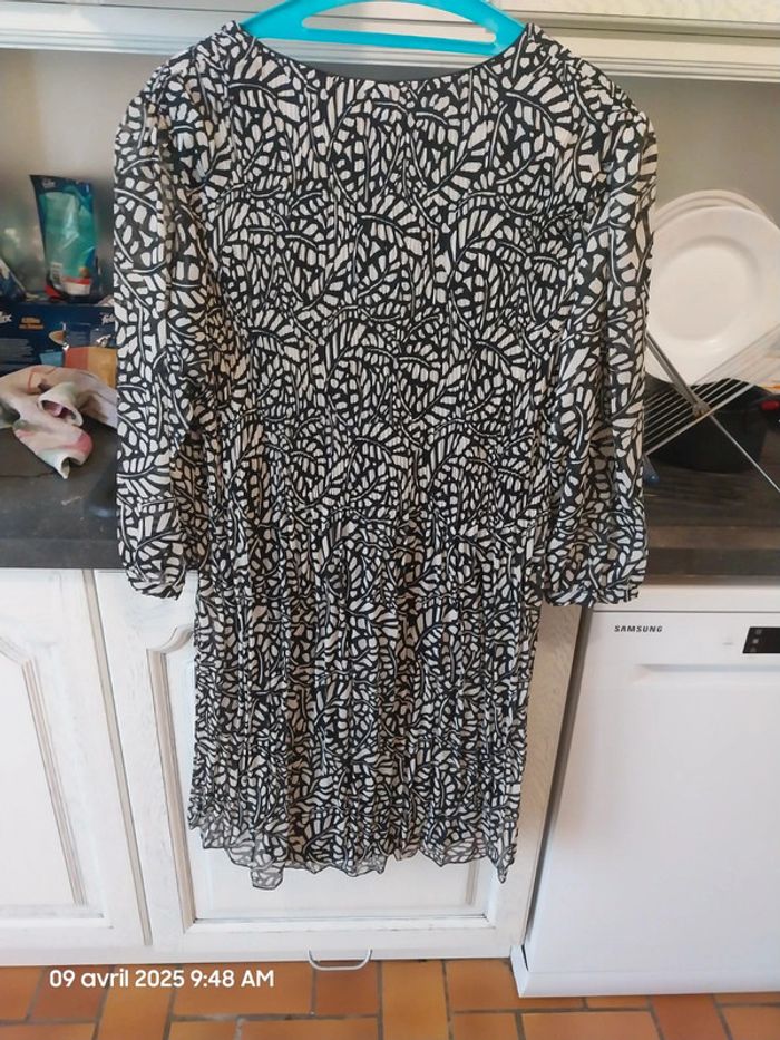 Robe évasée plissée col en V – taille 46 - Bréal - photo numéro 6