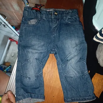 Jean 6 mois en tres bon etat dpam
