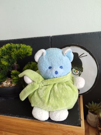 peluche Doudou ours boule Musti mustela écharpe bleu blanc vert PE0229