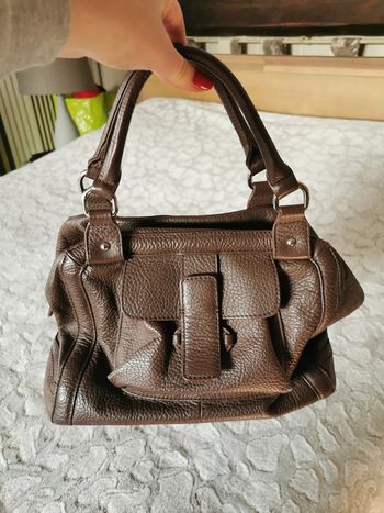 Sac à main marron en similicuir grainé