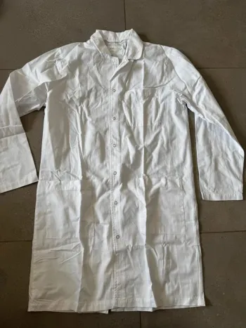 Blouse blanche taille 38, très bon état