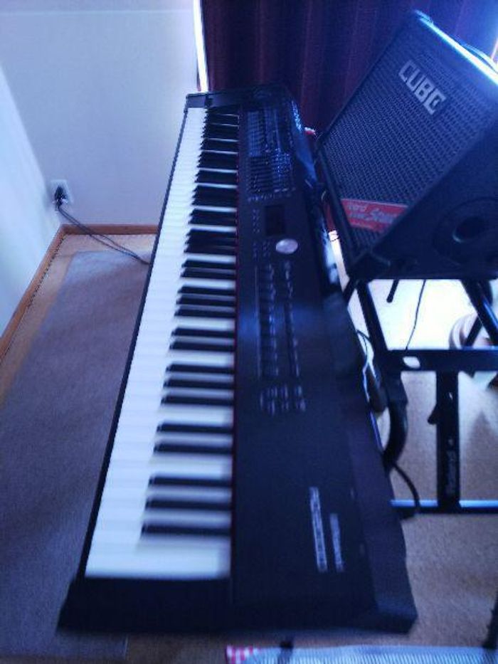 Roland RD-2000 Piano de scène numérique avec 88 touches lourdes et pédale Japon - photo numéro 8