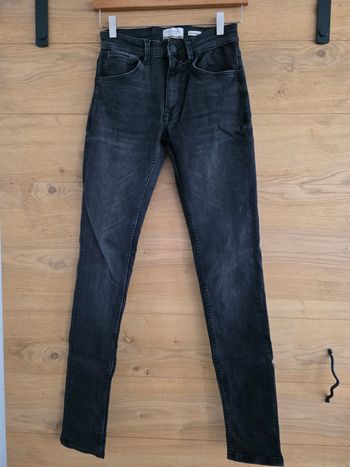 Jeans anthracite 
Devred
Taille 34
Coupe extra slim
Fermeture par zip
Très bon état