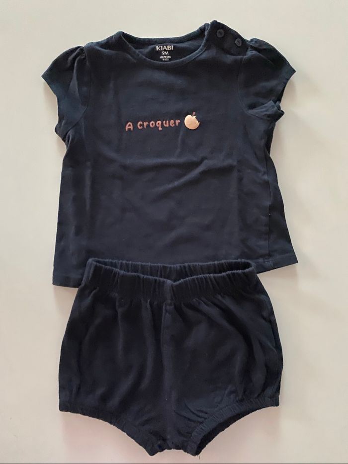 Haut 9 mois (taille grand) Short 12 mois