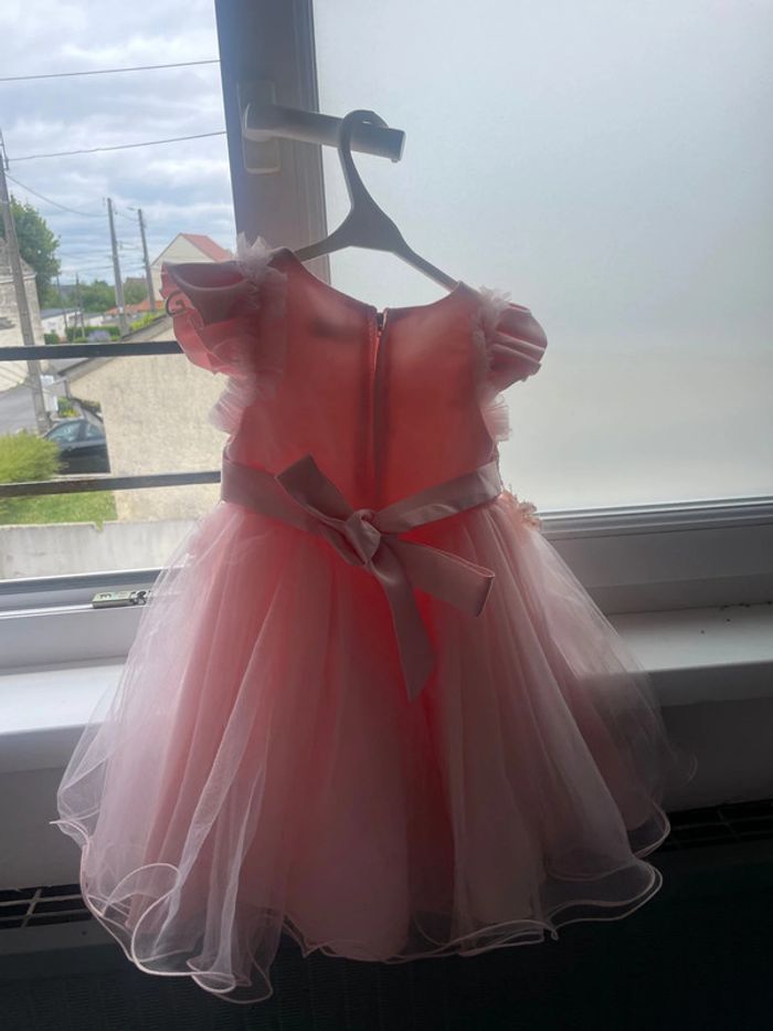 Robe très jolie 24 mois - photo numéro 2