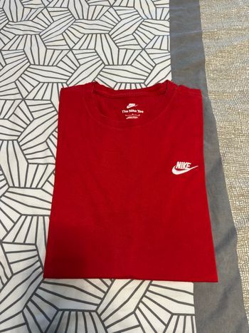 T-shirt Nike original modèle The Nike Tee en taille L 👕