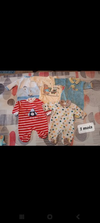 Lot 5 pyjamas Taille 1 mois