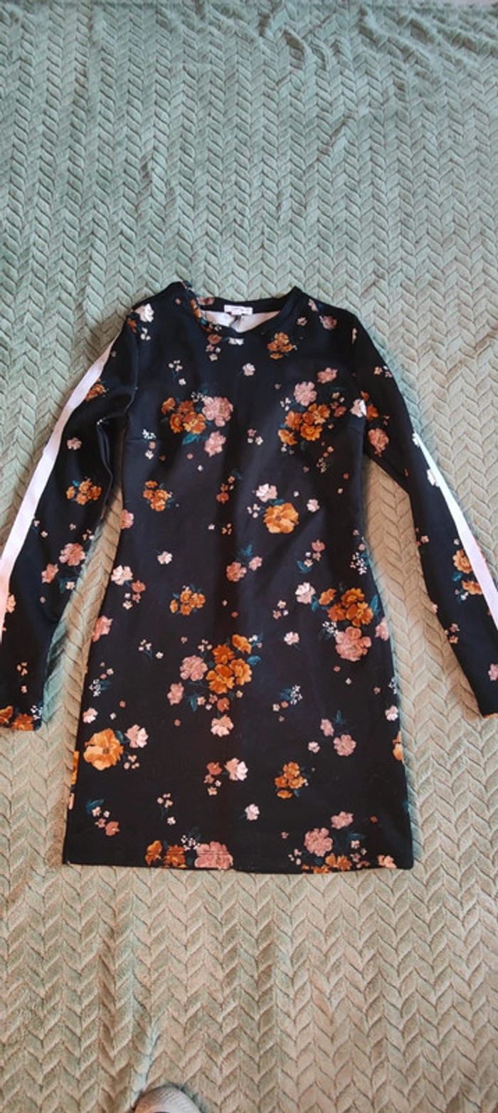 Jolie robe Ardene fleurit taille s