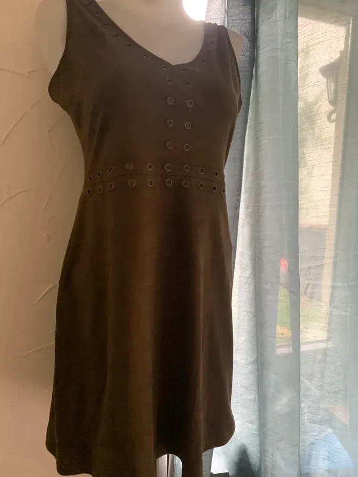 Robe stradivarius effet daim vert kaki taille M taille 38 - photo numéro 4