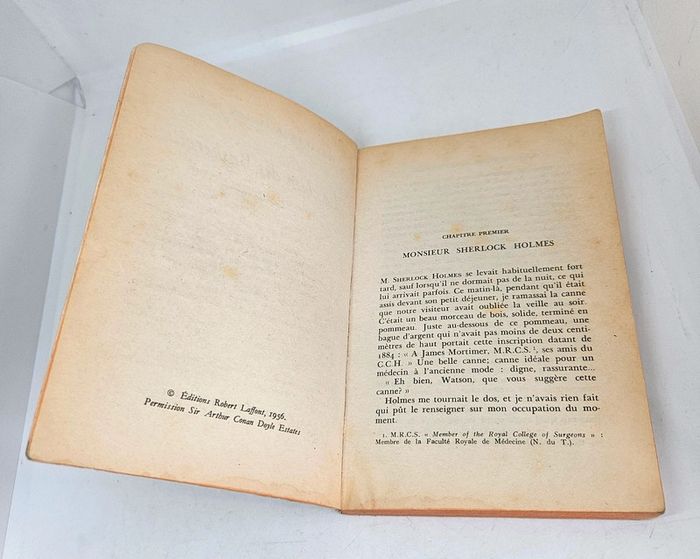 "Le chien des Baskerville. Sherlock Holmes", de Conan Doyle.
256 pages.
ISBN : 2.253.00314.X. - photo numéro 4