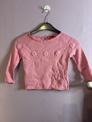 Pull en crochet fleuris
