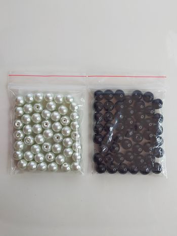 100 perles de verre 8mm nacrées 50 blanches + 50 noires Lot n°5624