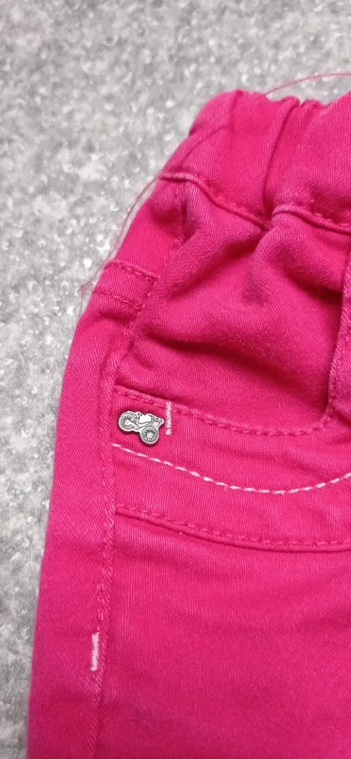 Pantacourt Sergent Major
Taille 4 ans 
Très bon état - photo numéro 3