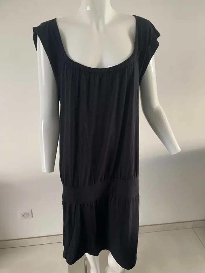 Robe noire - photo numéro 2