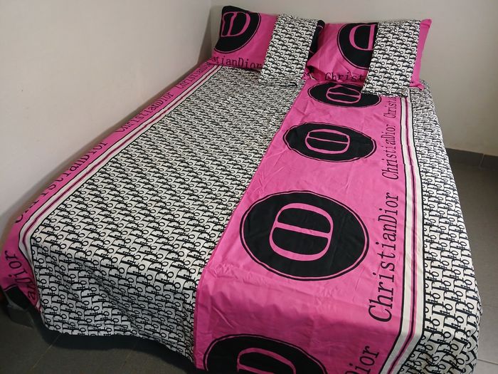 Drap de lit avec 4 taies d'oreiller