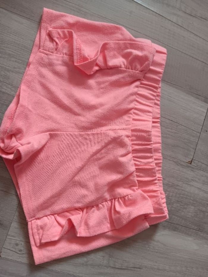 Short fille