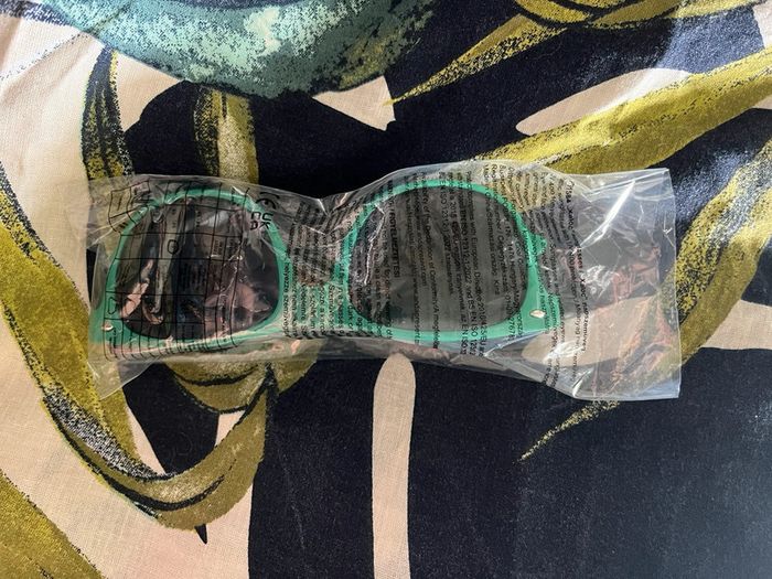 Lunette solaire neuve