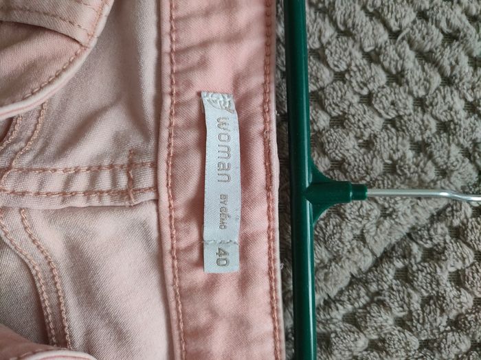 Jeans femme taille 40 en bon état - photo numéro 3