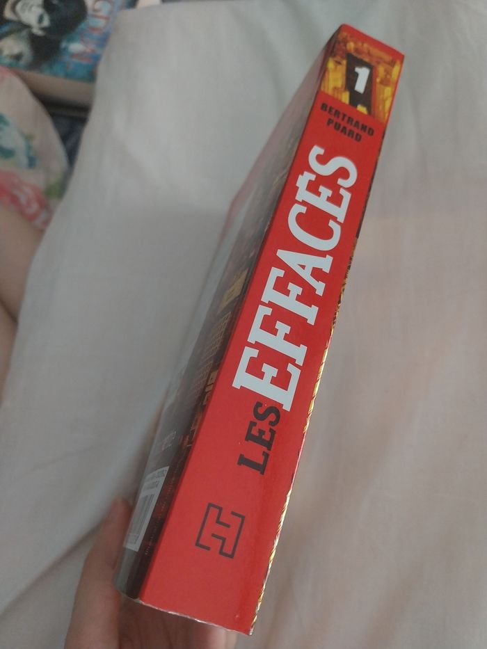 Roman Les Effacés tome 1 : Toxicité Maximale - Bertrand Puard - Hachette - Grand format - photo numéro 3