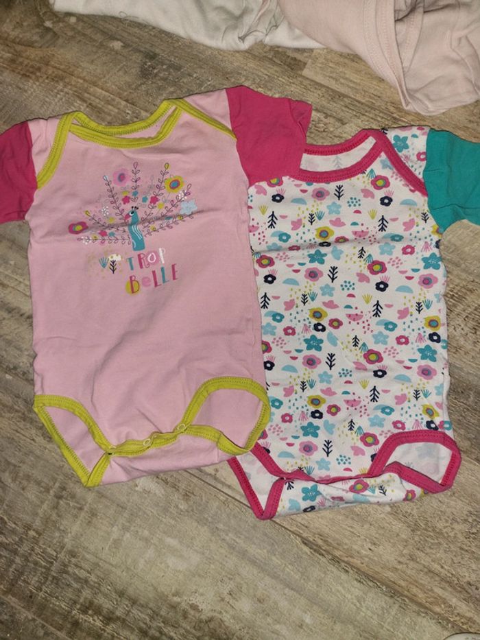 Lot 13 bodies manches courtes/fines bretelles bébé fille 18 mois dont 3 offerts très bon état - photo numéro 7