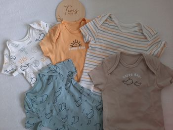 Lot de 5 bodies neufs