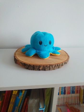 Peluche pieuvre poulpe couleur émotions jaune bleu