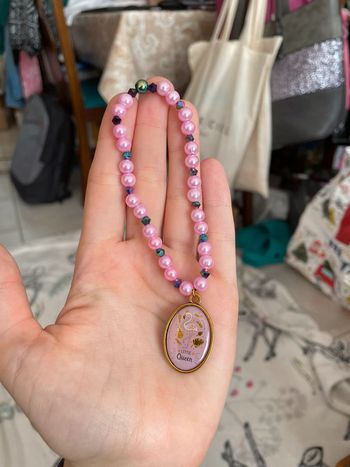 Bracelet de perles avec breloque.