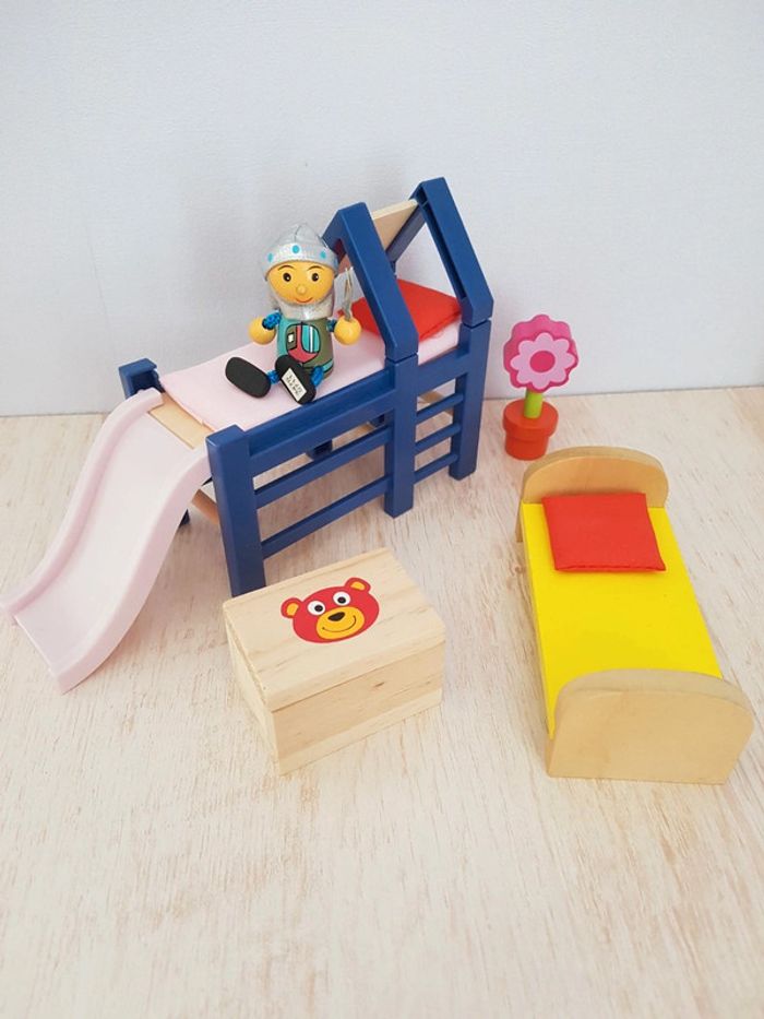 Chambre d'enfant avec lit toboggan et mobilier en bois maison de poupée - photo numéro 4