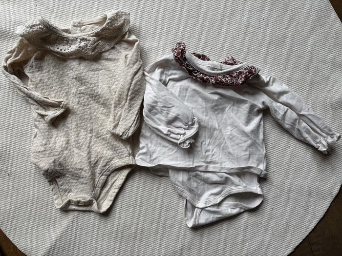 Lot de 2 bodys 9 mois Kiabi Vertbaudet tbe