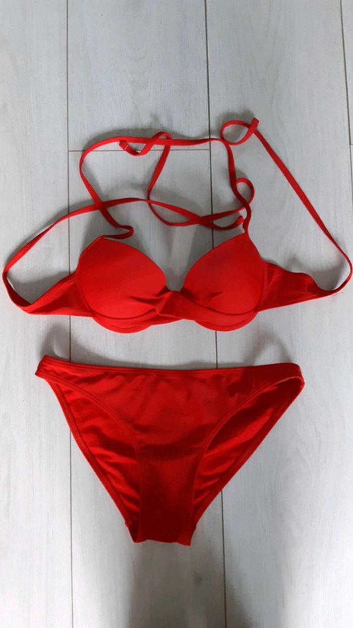 Maillot de bain Gémo 2 pièces rouge en taille 36.
