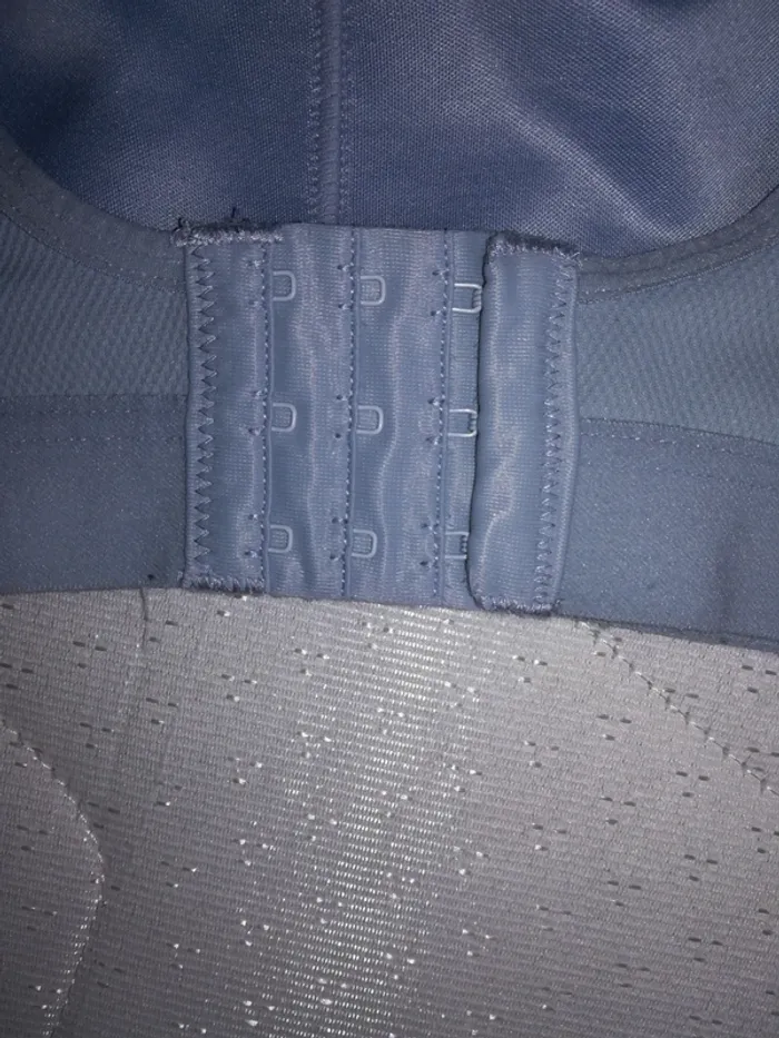 Lot de 2 brassières de sport, taille M - photo numéro 2