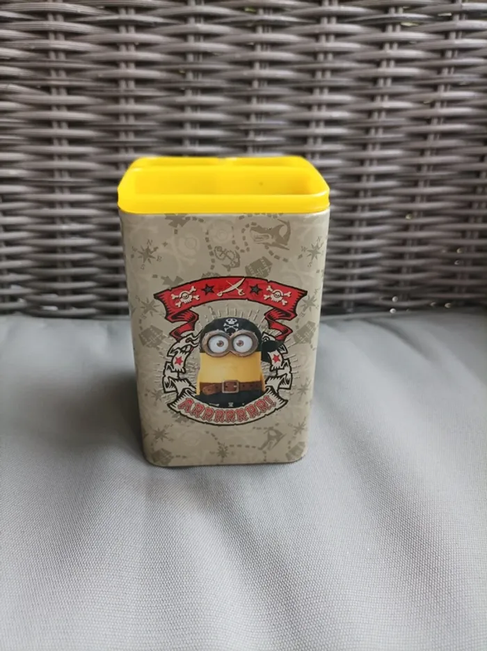 Joli pot à crayons Minions pirates