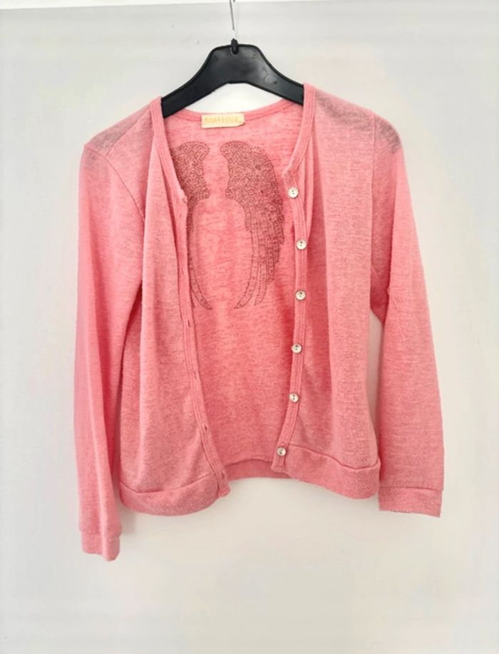 👚 Gilet rose à boutons