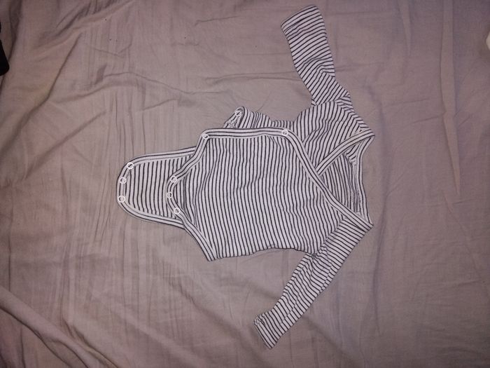 Lot pyjamas et bodies hiver - photo numéro 2