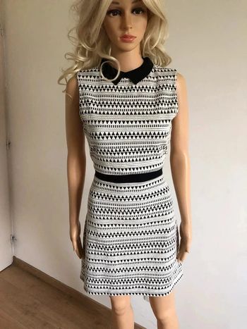 Robe noire et blanche sans manches Naf Naf taille M TBE