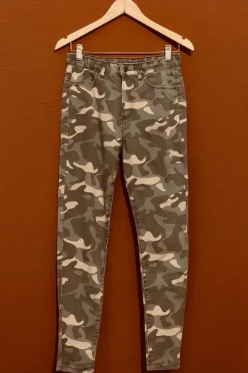Pantalon slim camouflage – 12 ans